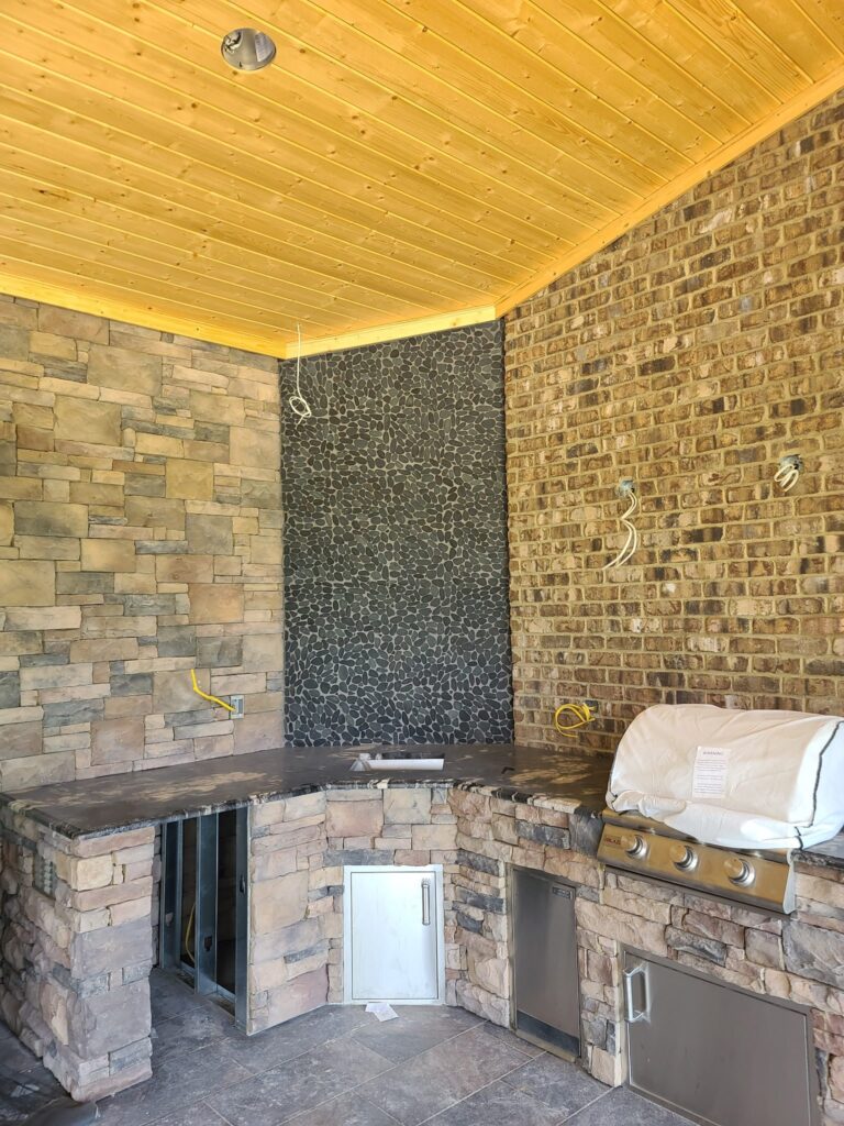Outdoor kitchen with stone and tile work, Dalton, GA by Palacios Installation